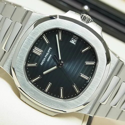 Patek Philippe Nautilus 5711/1A Full Set - Image 3