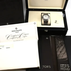 Patek Philippe Nautilus 5711/1A white Cal. 26-330 in Steel Box & Certificate 2019