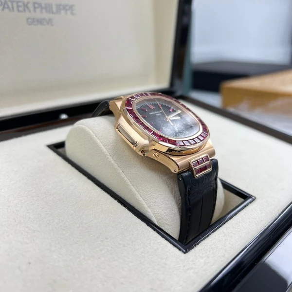 Patek Philippe Nautilus Chronograph Gem-Set Rubies 5980/12R - Image 3