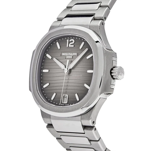 Patek Philippe Nautilus 7118/1A-011 Ladies - Image 2