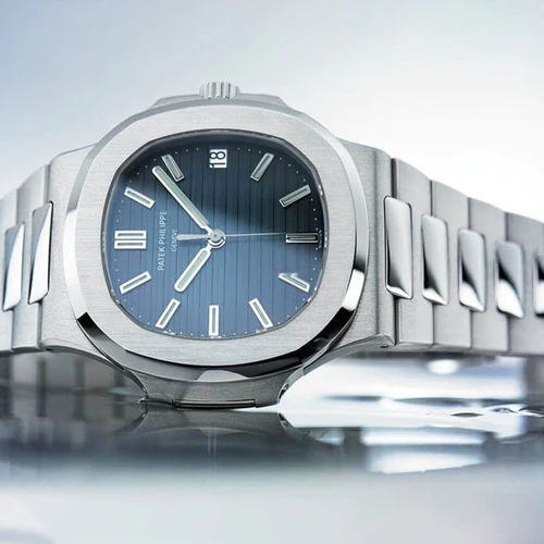 Patek Philippe Nautilus Ref 5711 NOS Full set DISCONTINUED - Image 2